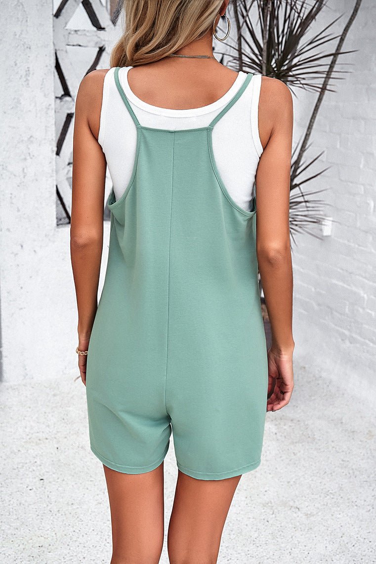 Grüner Jumpsuit mit tiefem Ausschnitt und Spaghettiträgern und Taschen