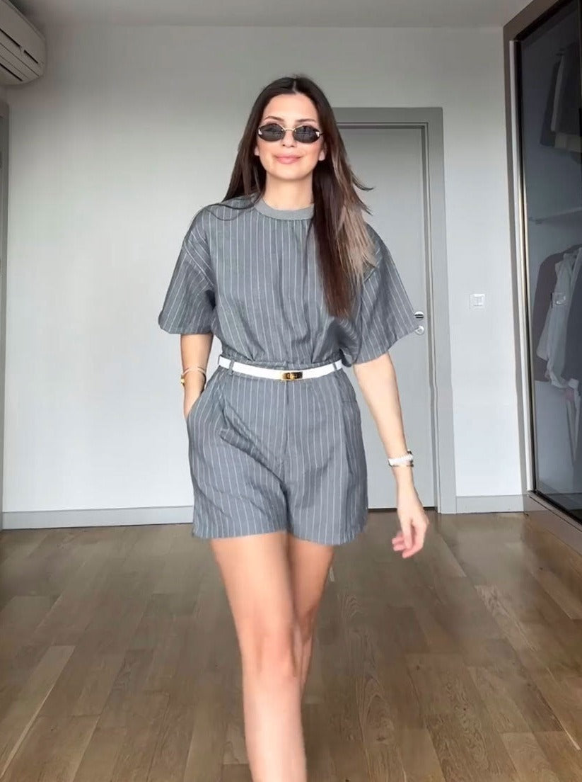Set aus gestreiftem Rundhalspullover und Shorts
