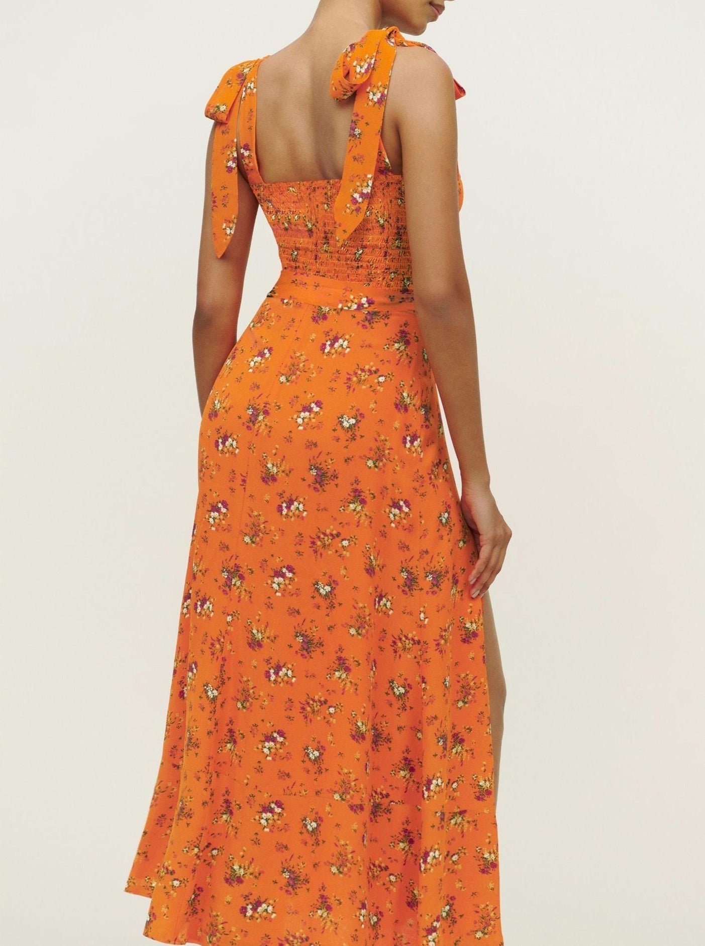 Oranges, ärmelloses Kleid mit quadratischem Ausschnitt und Gürtel