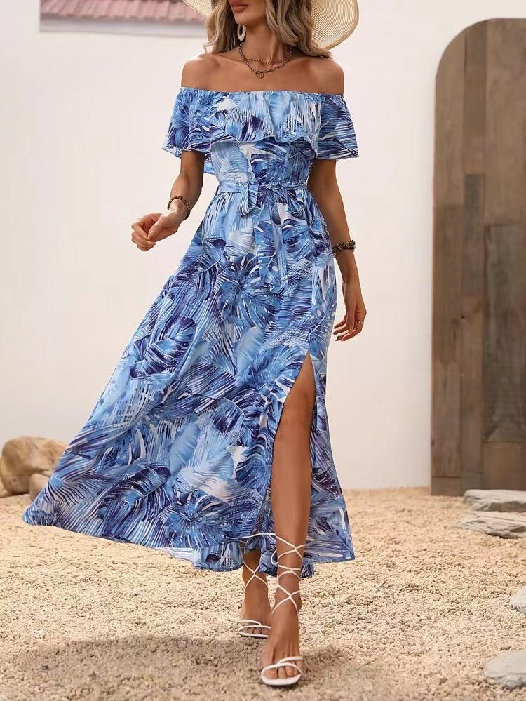 Elegantes schulterfreies Kleid mit Schlitz und tropischem Print