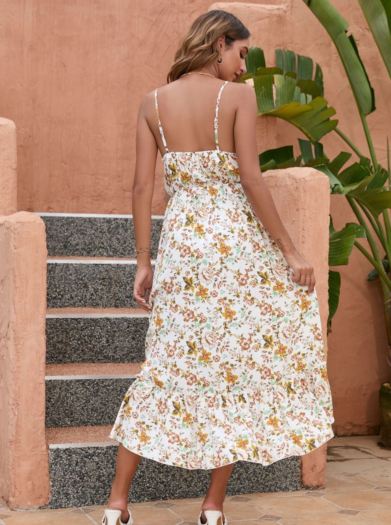 Ärmelloses, asymmetrisches Kleid mit Blumendruck
