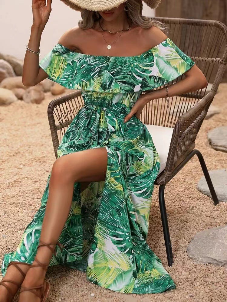 Elegantes schulterfreies Kleid mit Schlitz und tropischem Print