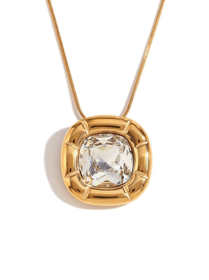 18K vergoldete Halskette mit abgerundetem Quadrat und Blumenzirkonia