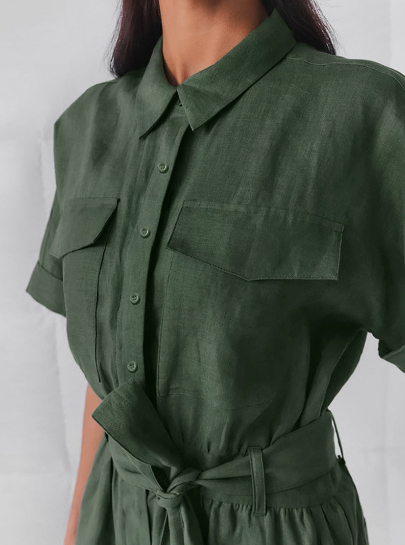 Vielseitiger Jumpsuit mit Schnürung, kurzen Ärmeln und weitem Bein