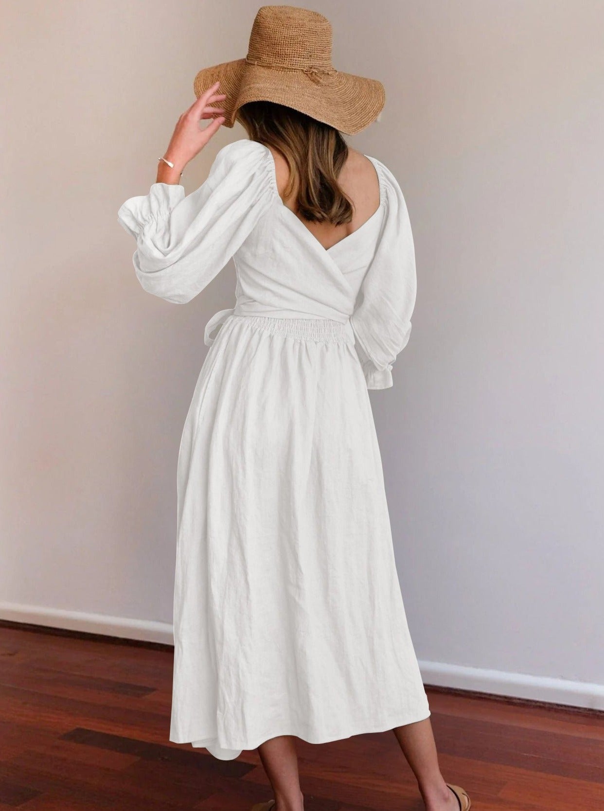 Einfarbiges Plisseekleid mit Rüschen und Laternenärmeln