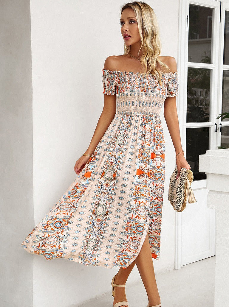 Sommerliches schulterfreies Bohemian-Midikleid mit Schlitz