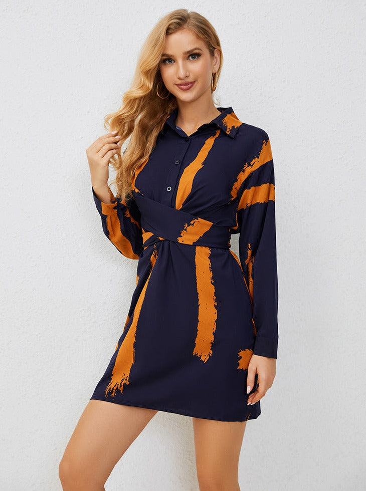 Einfaches Retro-Hemd Langärmliges kurzes Kleid