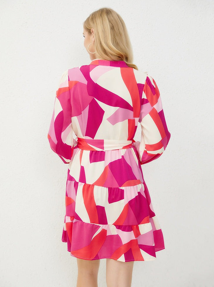 Rosa Retro-Minikleid mit V-Ausschnitt und langen Ärmeln und Schnürung