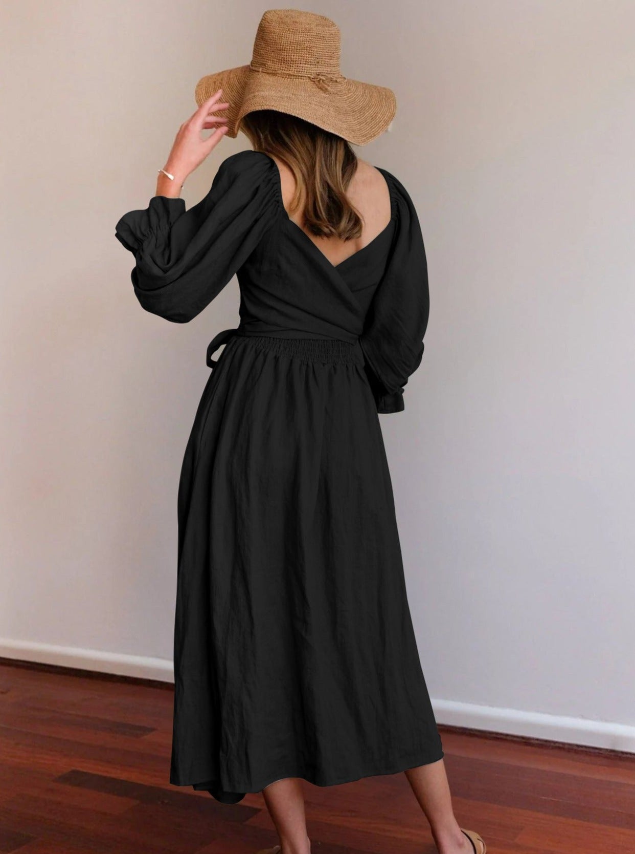 Einfarbiges Plisseekleid mit Rüschen und Laternenärmeln