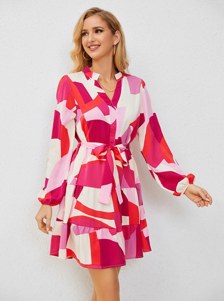 Rosa Retro-Minikleid mit V-Ausschnitt und langen Ärmeln und Schnürung