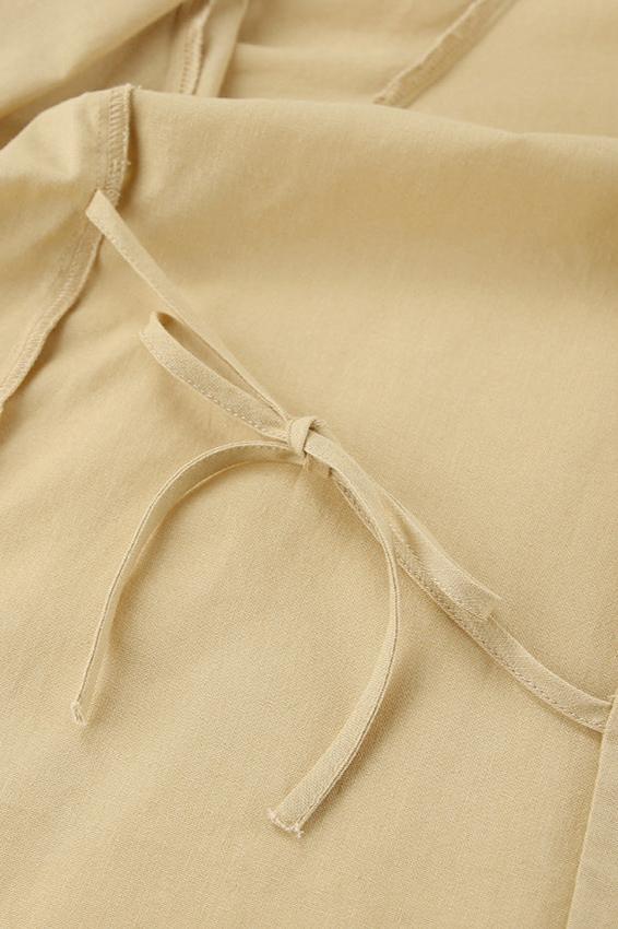 Trendiges, einfarbiges Set mit langärmeliger Wickelbluse und Hose