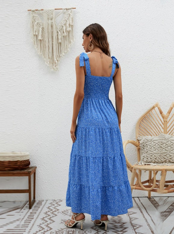 Ärmelloses Neckholder-Midikleid mit Smokarbeit und Stufen