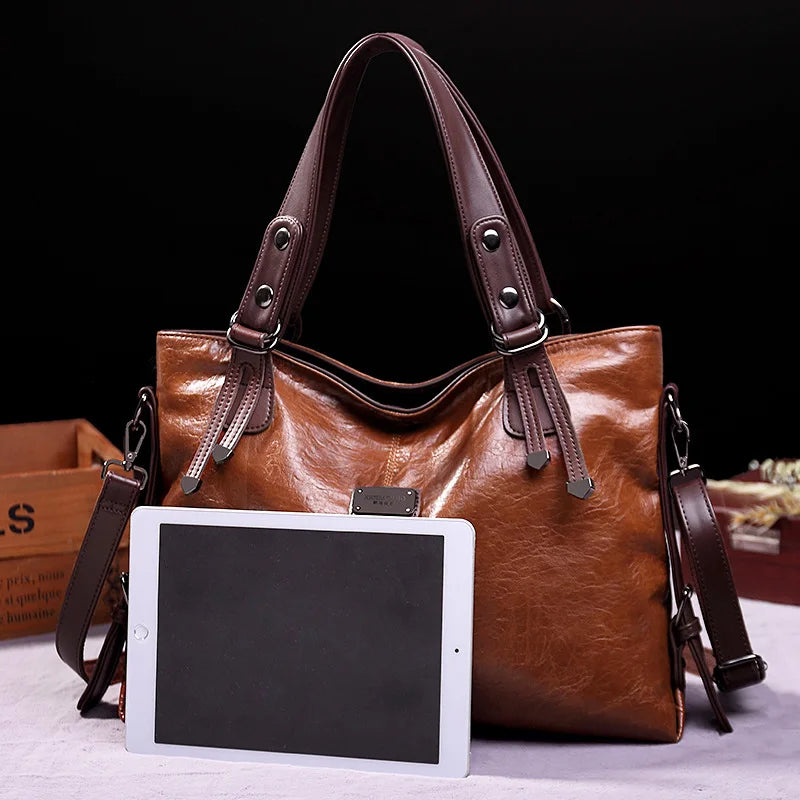Dita™ | Tasche aus weichem Leder mit zwei Riemen und eleganten Details