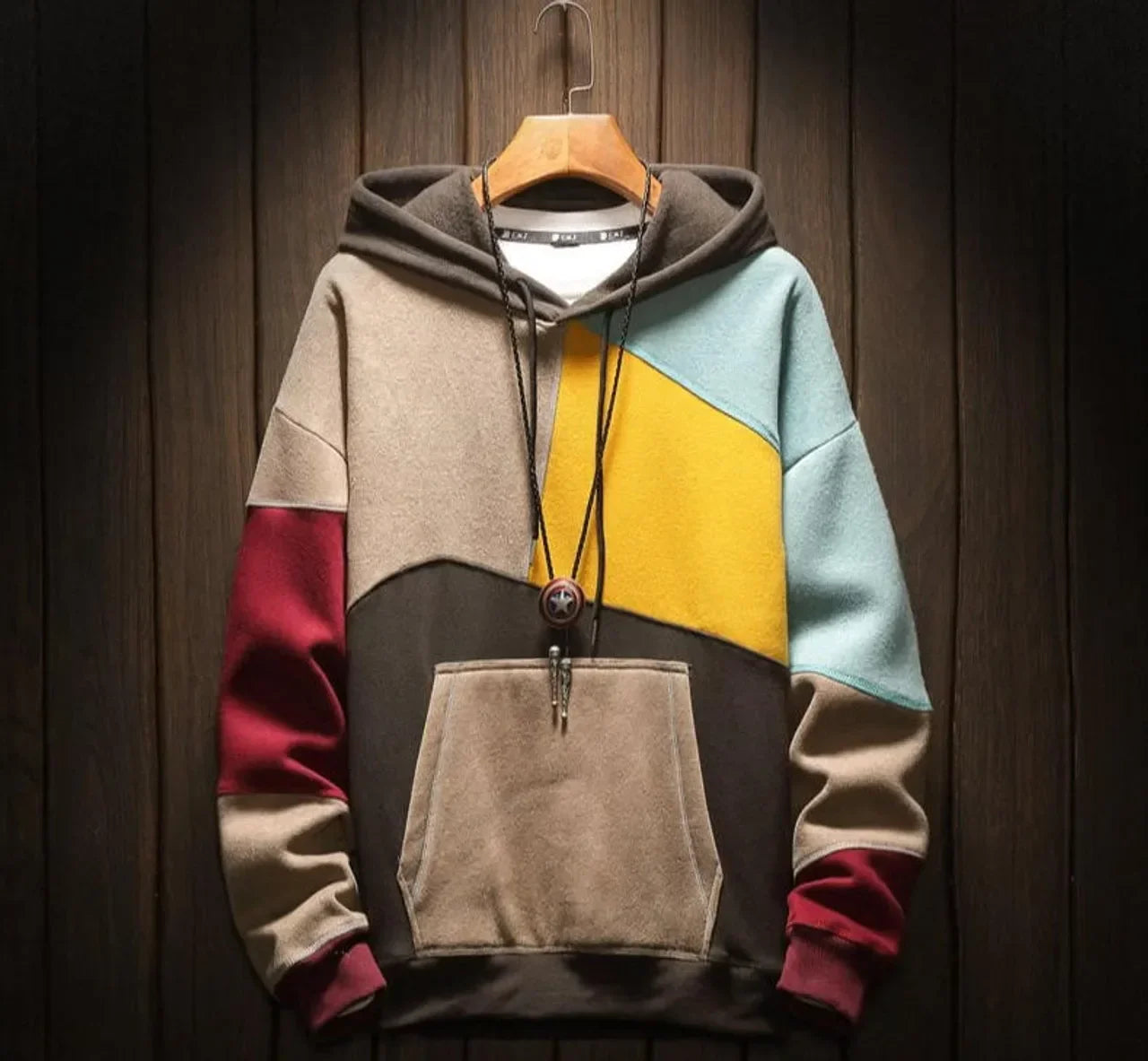 Moderner Hoodie im Patchwork-Stil