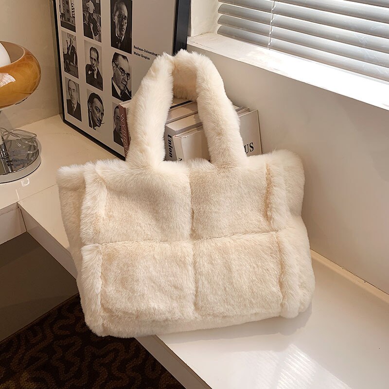 Schicke Plüsch-Handtasche Für Gemütlichen Winterstil Für Frauen