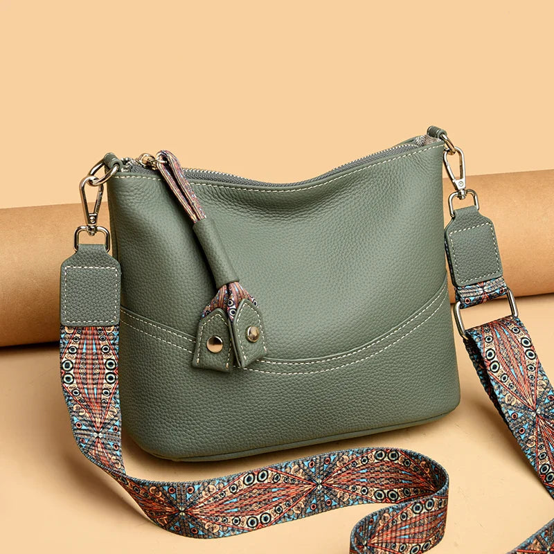 Swayze™ | Tasche aus Kieselleder mit gemustertem Riemen