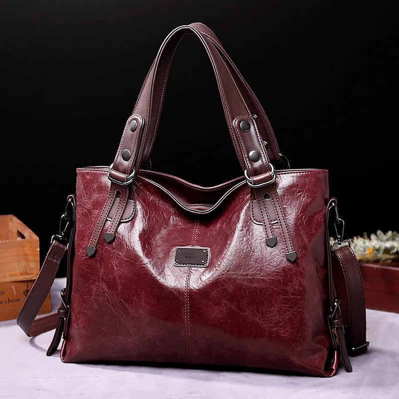 Dita™ | Tasche aus weichem Leder mit zwei Riemen und eleganten Details