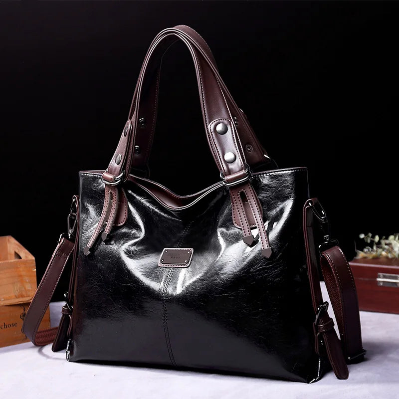 Dita™ | Tasche aus weichem Leder mit zwei Riemen und eleganten Details