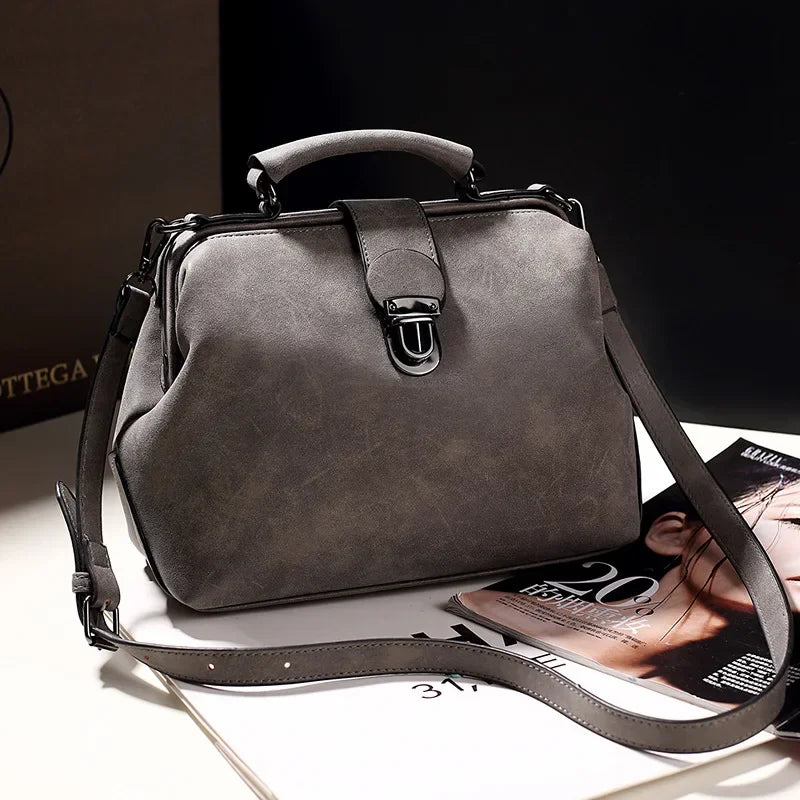 Sascha™ | Vintage-inspirierte Handtasche mit Metallschloss