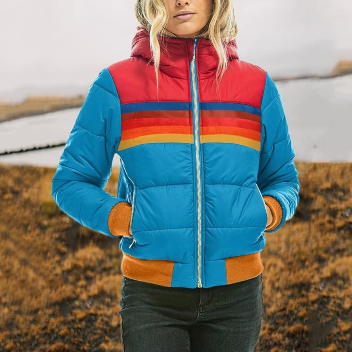 Isolierte Kapuzenjacke mit auffälligen Streifen
