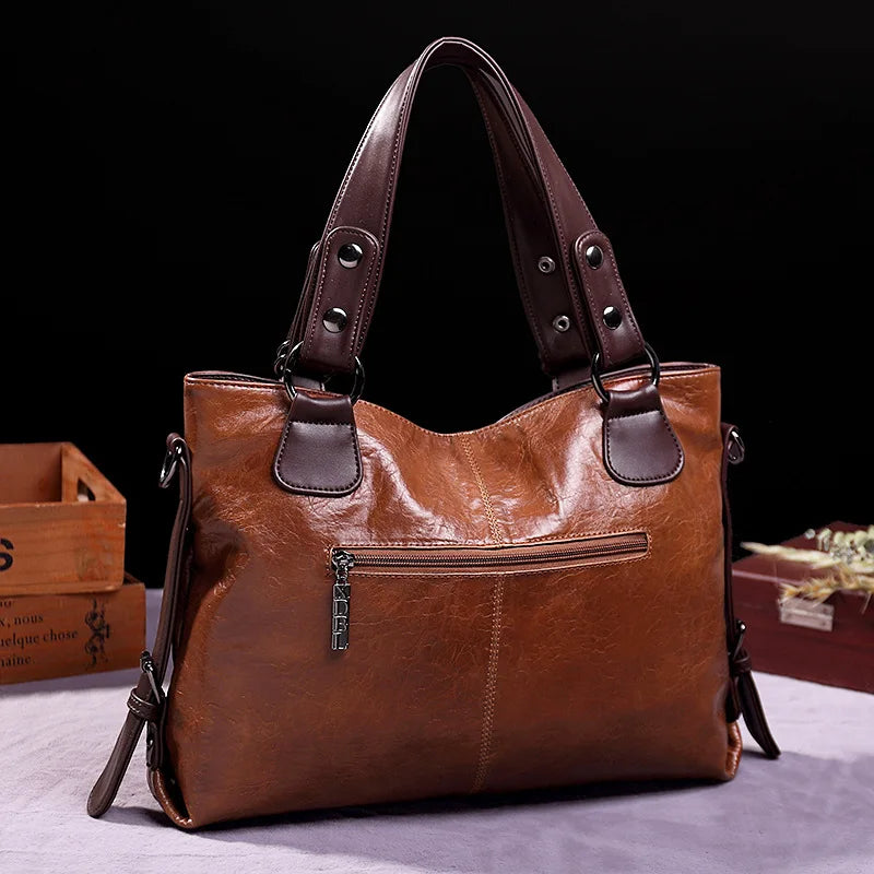 Dita™ | Tasche aus weichem Leder mit zwei Riemen und eleganten Details