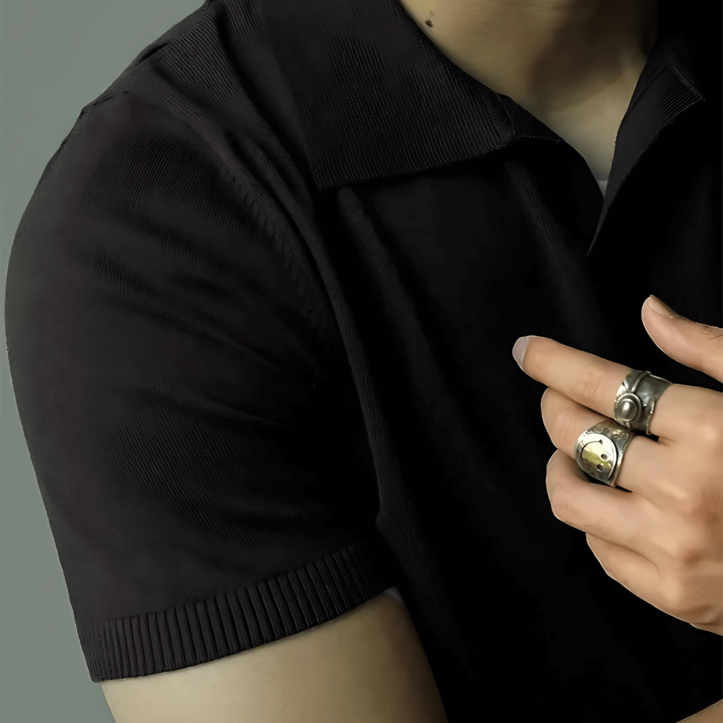 Klassisches Herren-Poloshirt mit V-Ausschnitt