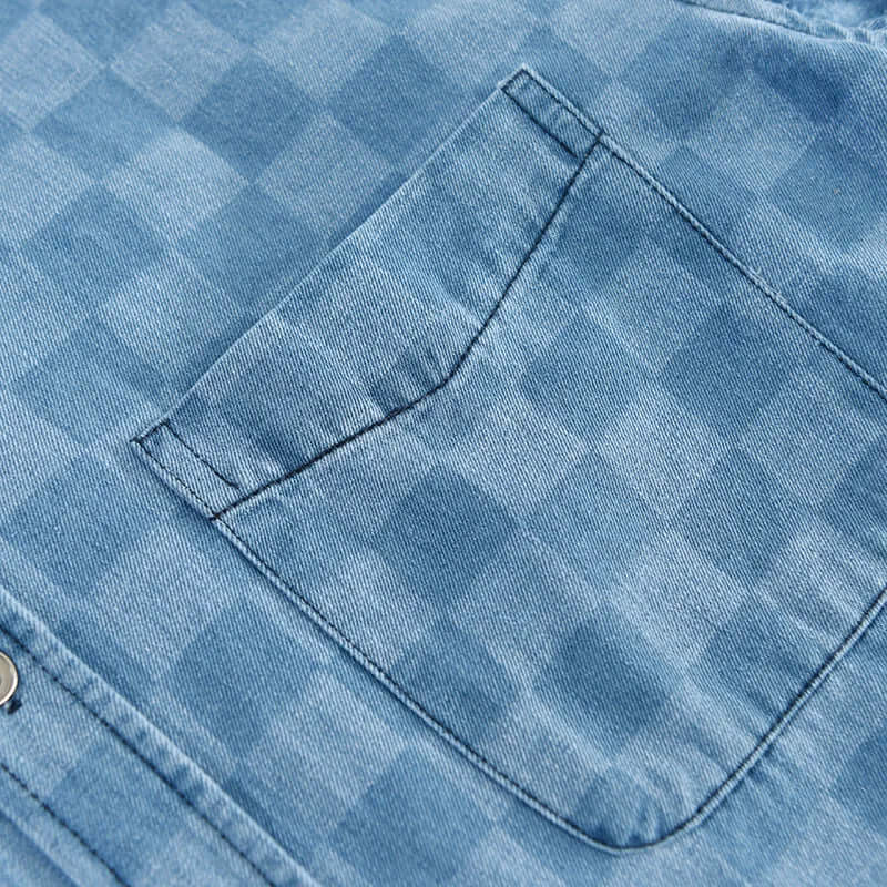 Elegantes Herrenhemd mit Knöpfen