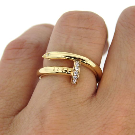 LUXUS-NAGELRING AUS GOLD