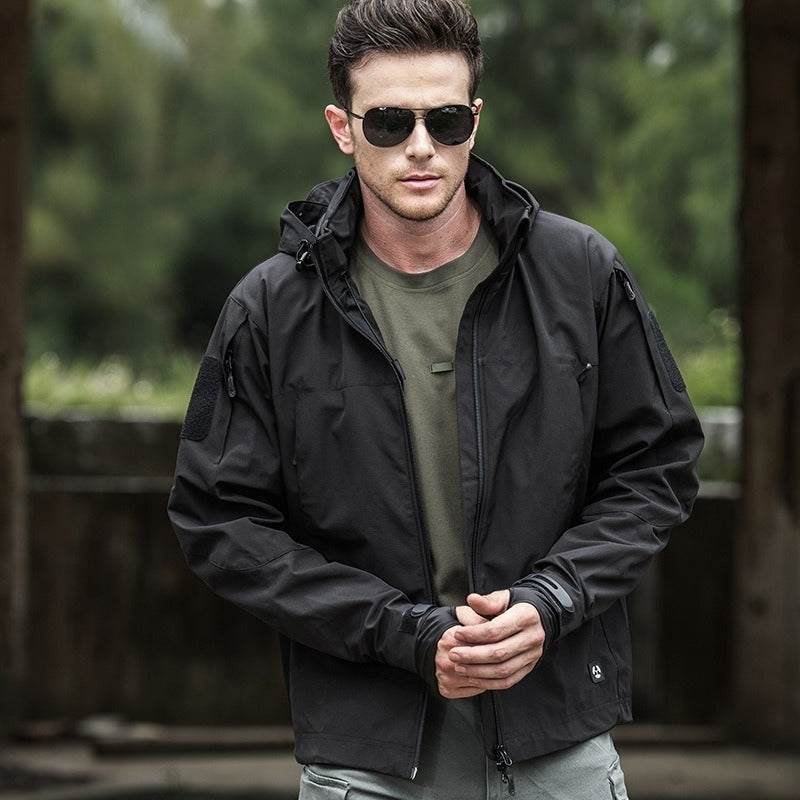 Leichte, windabweisende Jacke mit zahlreichen Taschen