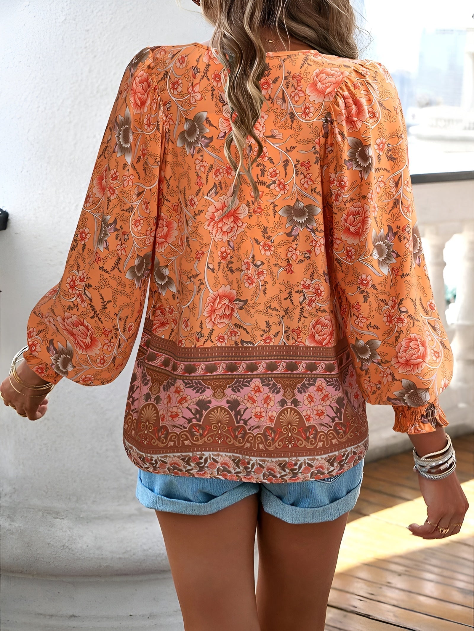 Elegante Bluse mit dezentem V-Ausschnitt