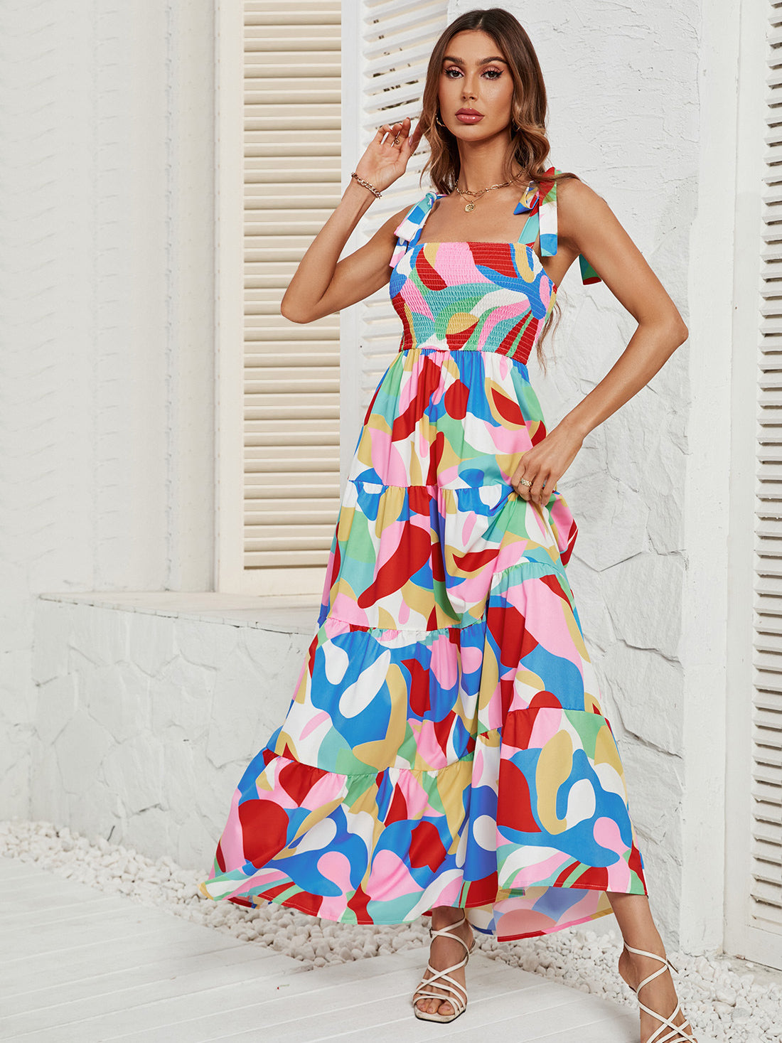 Lässiges, farbenfrohes Maxikleid mit Schleife an der Schulter