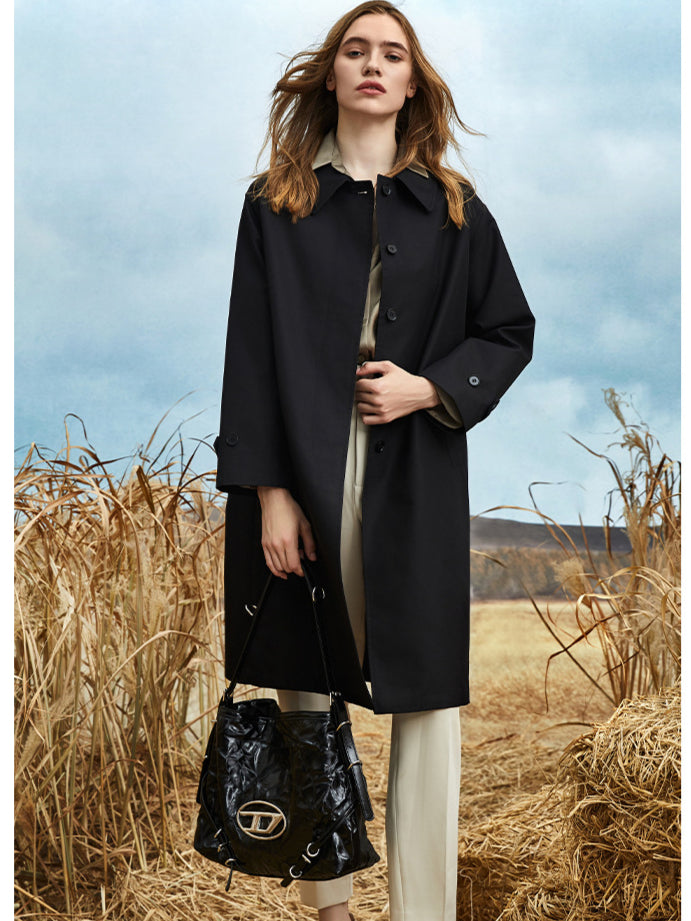 Modischer, eleganter Trenchcoat