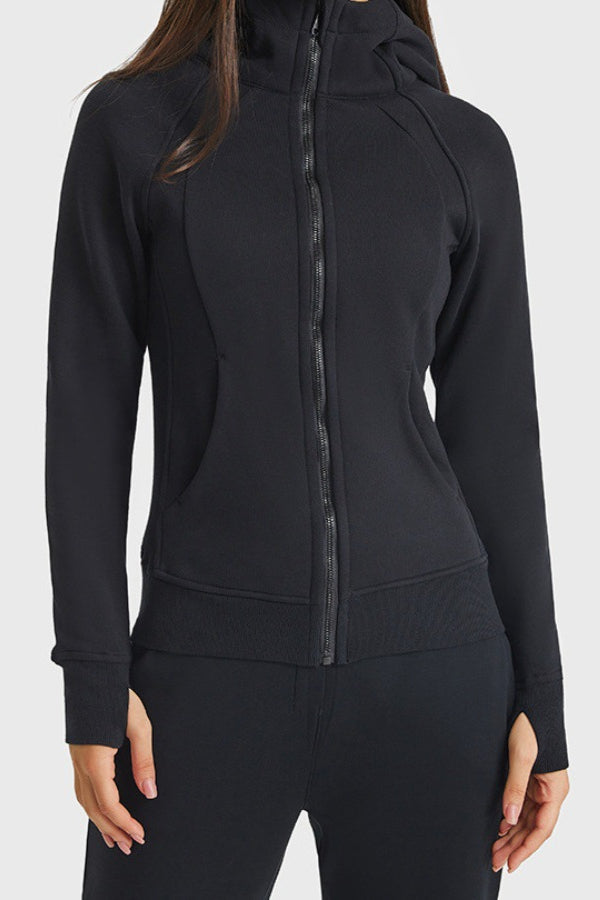 Dicke, warme Sportjacke mit Kapuze