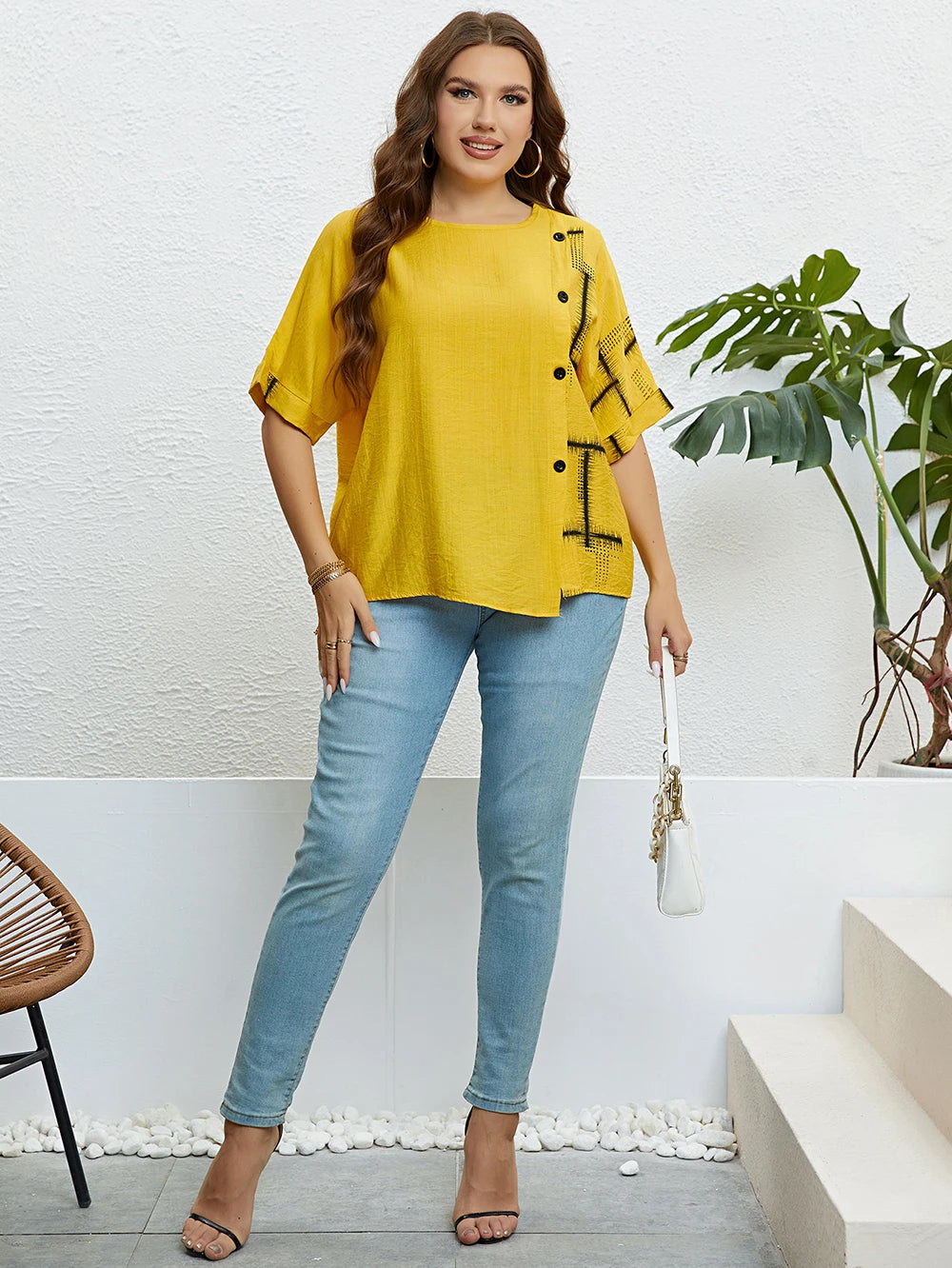 Bedrucktes Sommer-T-Shirt mit Knopfleiste – Lina