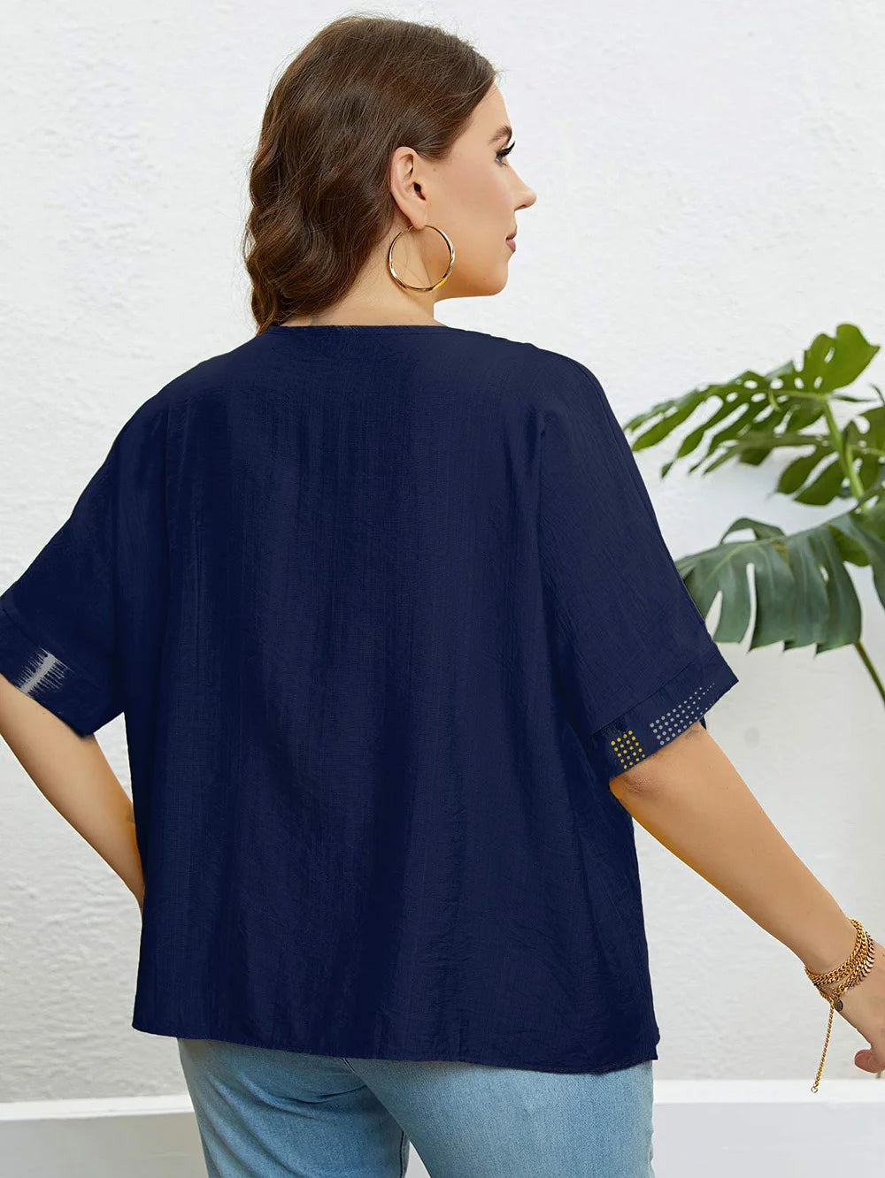 Bedrucktes Sommer-T-Shirt mit Knopfleiste – Lina