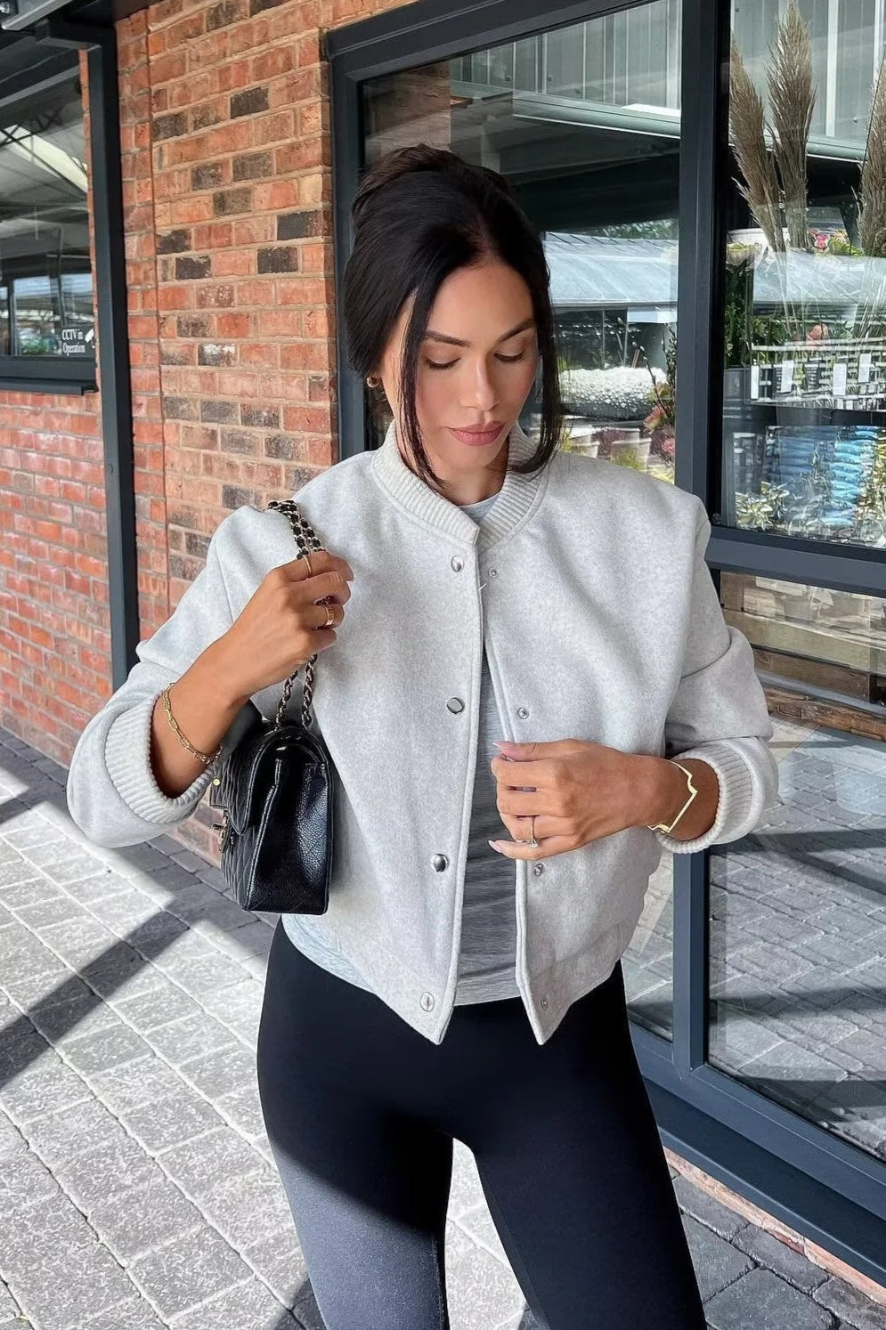 Stilvolle graue Wolljacke
