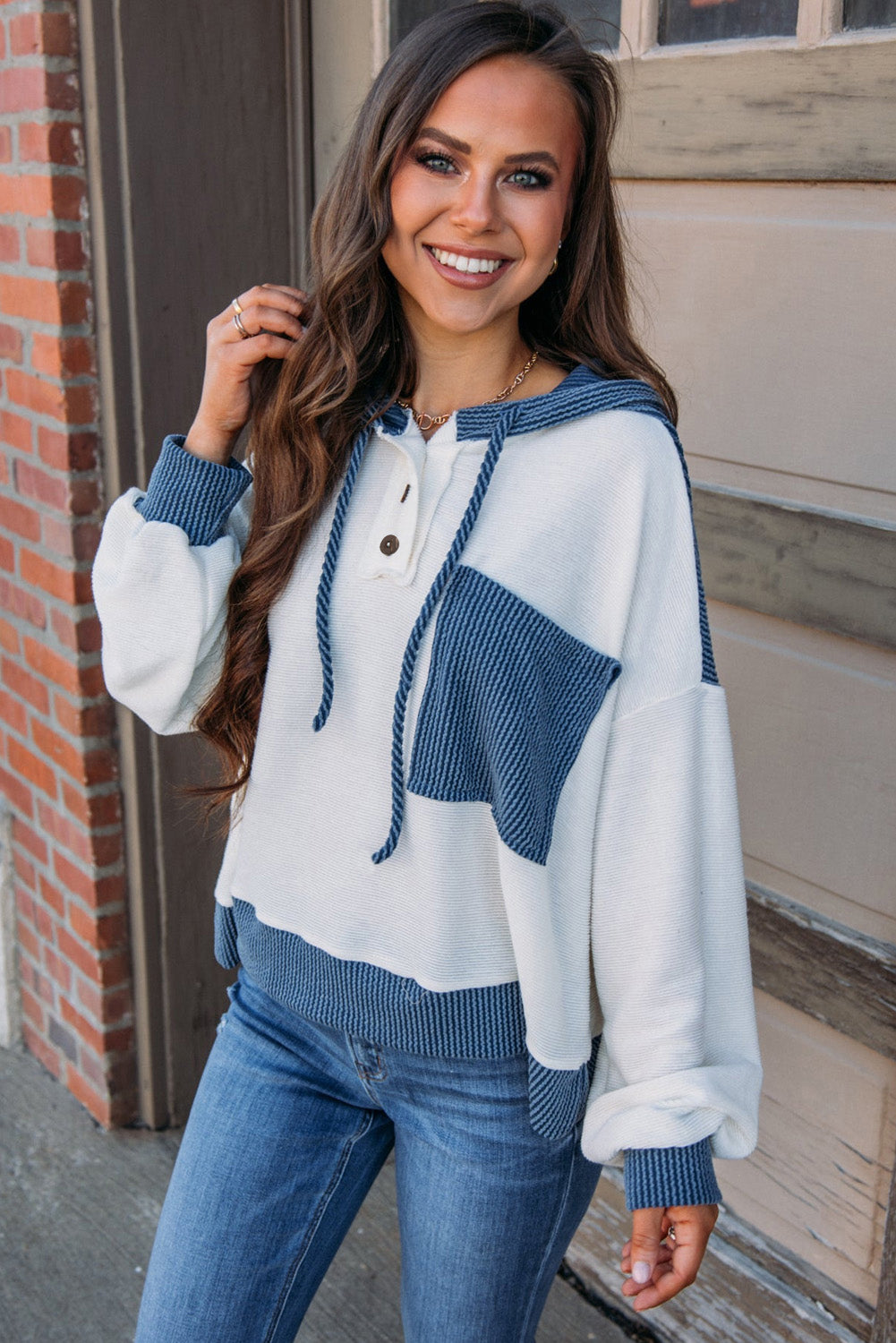 Weißes Hoodie-Oberteil Mit Farbblock-Muster Für Frauen