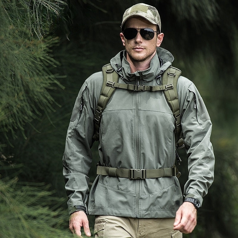 Leichte, windabweisende Jacke mit zahlreichen Taschen