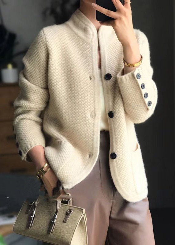Isollette | Stilvolle Beige Stand Kragen Slim Fit Knopf Kaschmir Strickjacken