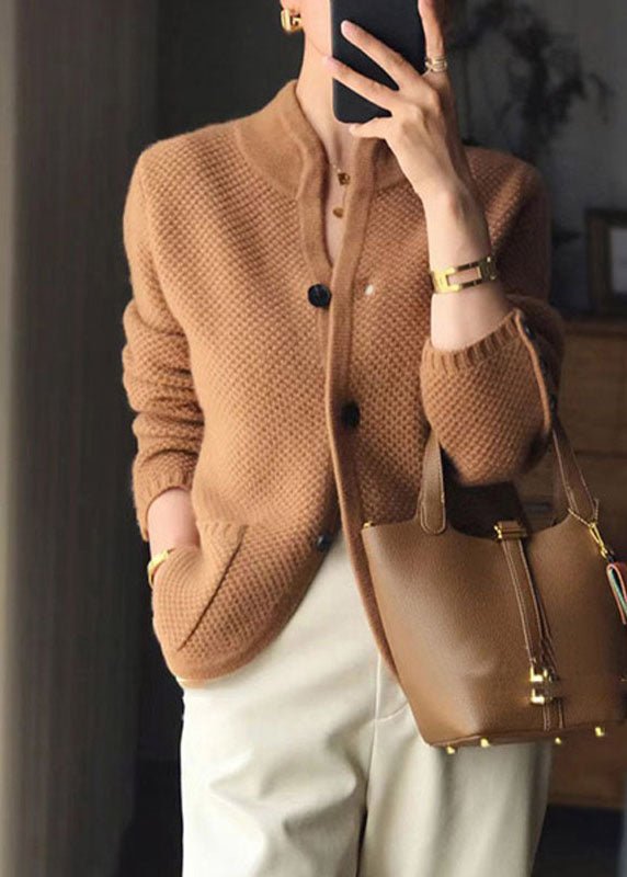 Isollette | Stilvolle Beige Stand Kragen Slim Fit Knopf Kaschmir Strickjacken