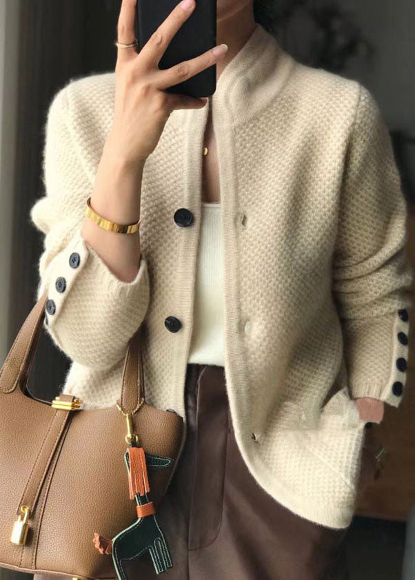 Isollette | Stilvolle Beige Stand Kragen Slim Fit Knopf Kaschmir Strickjacken