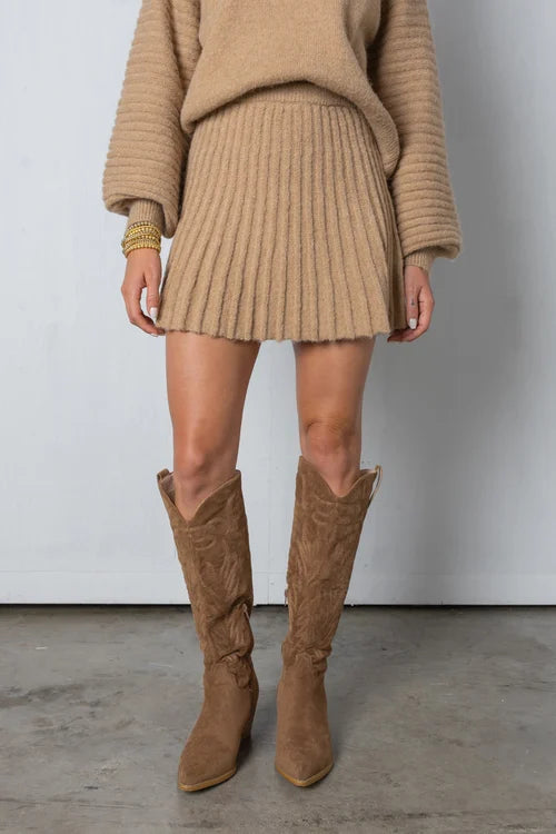 Anelia | Eleganter plissierter pullover und rock aus wildleder