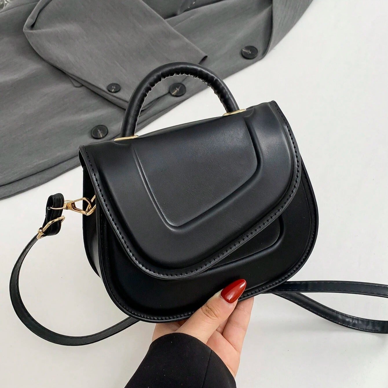 Ava™ – Stilvolle minimalistische Designer-Satteltaschen