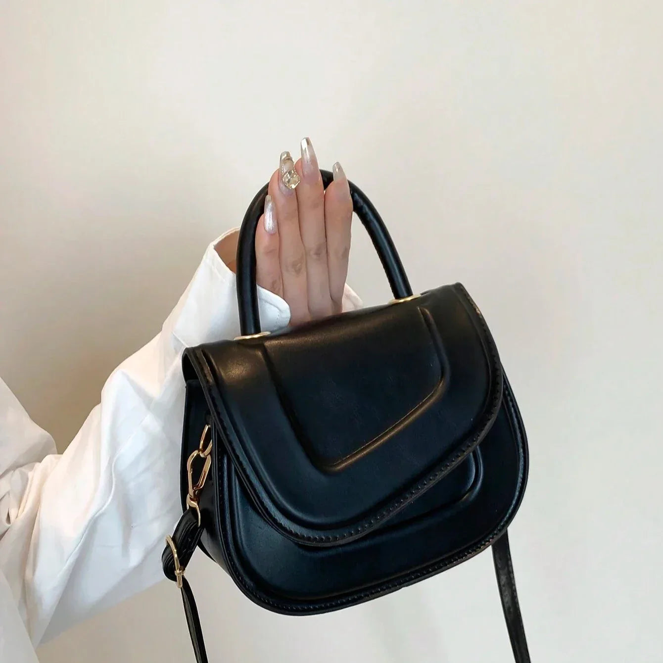 Ava™ – Stilvolle minimalistische Designer-Satteltaschen
