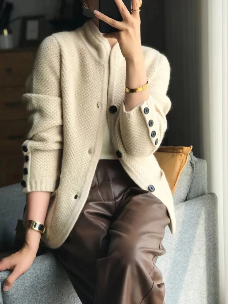 Hannelore | Elegante Strickjacke mit hohem Kragen
