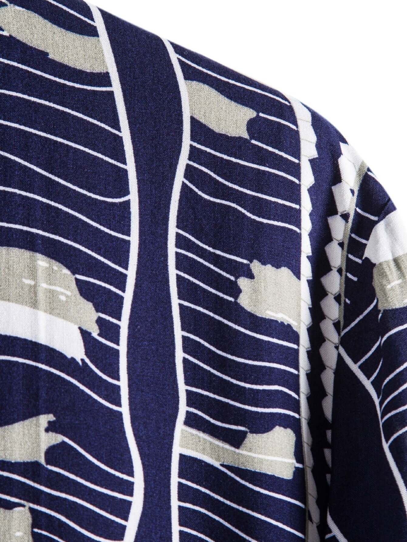 Geripptes Shirt mit Wellenmuster und Stehkragen