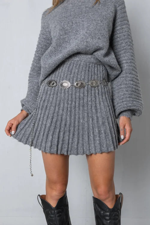 Anelia | Eleganter plissierter pullover und rock aus wildleder