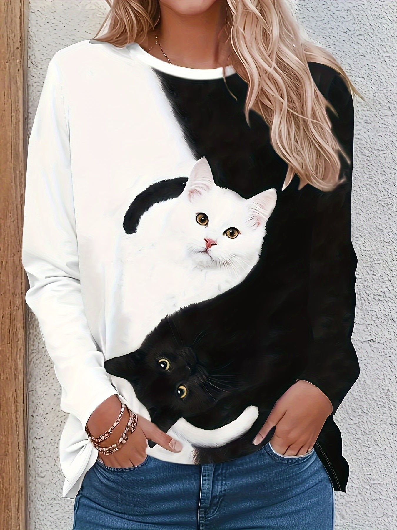 Katzenmotiv T-Shirt mit modernen Farbblöcken – Marit