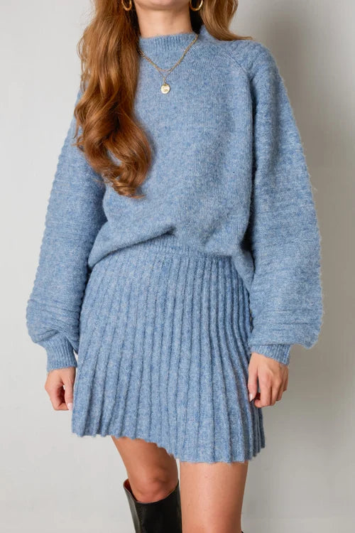 Anelia | Eleganter plissierter pullover und rock aus wildleder
