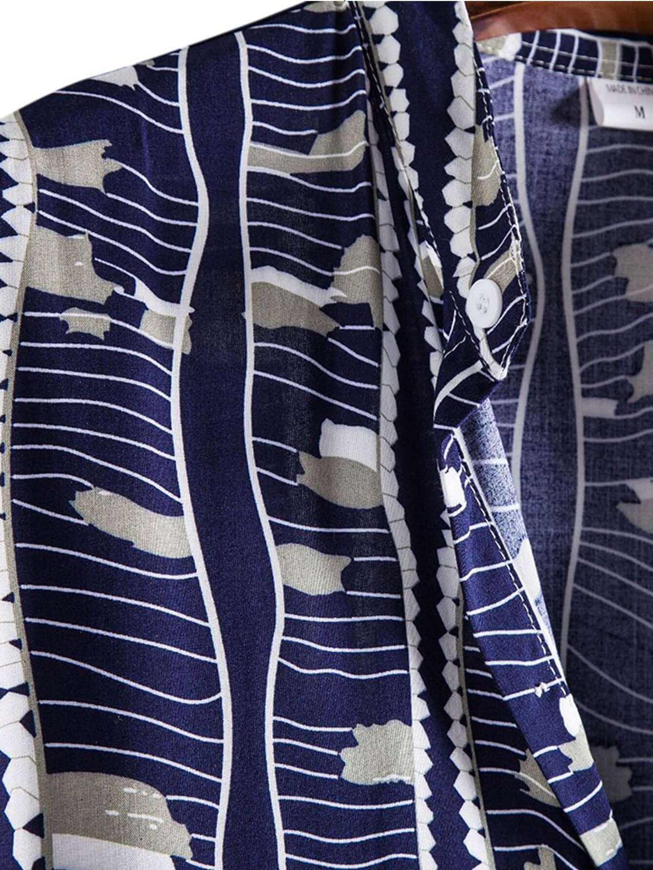 Geripptes Shirt mit Wellenmuster und Stehkragen